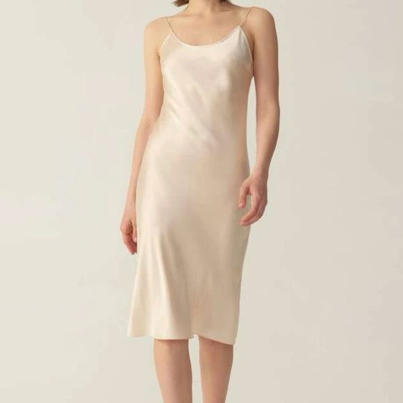 Dresses & Skirts - Spaghetti strap satin dress